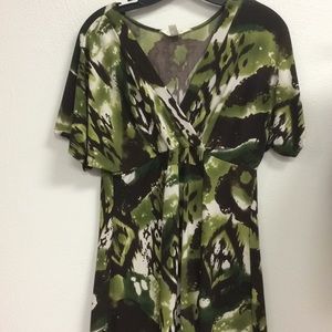 Maternity top size medium